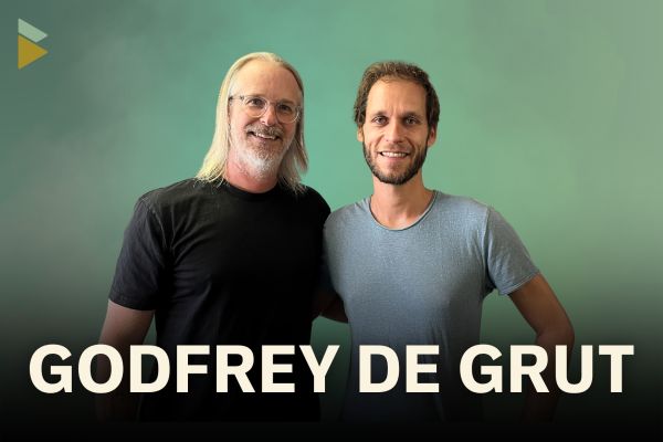 Godfrey de Grut, Gast im Backstage Wisdom Podcast